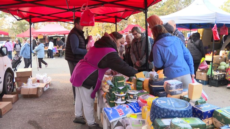 Сотрудники Азово-Черноморского межрегионального управления Россельхознадзора проверили продукцию животного происхождения на ярмарке выходного дня по улице Кечкеметской Сотрудники Азово-Черноморского межрегионального управления Россельхознадзора проверили продукцию животного происхождения на ярмарке выходного дня по улице Кечкеметской