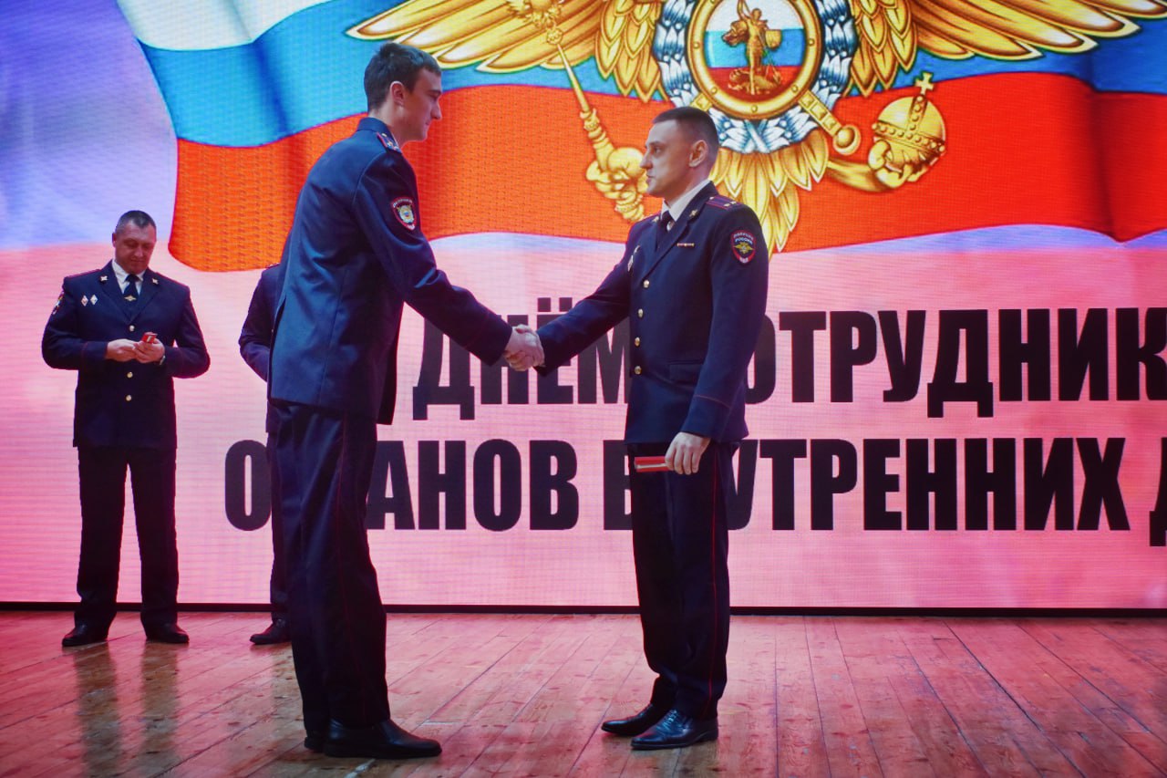 Галина Огнёва: В торжественной обстановке поздравила сотрудников ОМВД России по г. Алуште с профессиональным праздником Галина Огнёва: В торжественной обстановке поздравила сотрудников ОМВД России по г. Алуште с профессиональным праздником