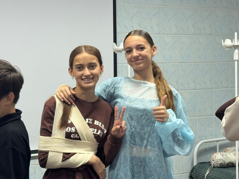 В Крыму продолжаются профориентационные мероприятия для школьников В Крыму продолжаются профориентационные мероприятия для школьников