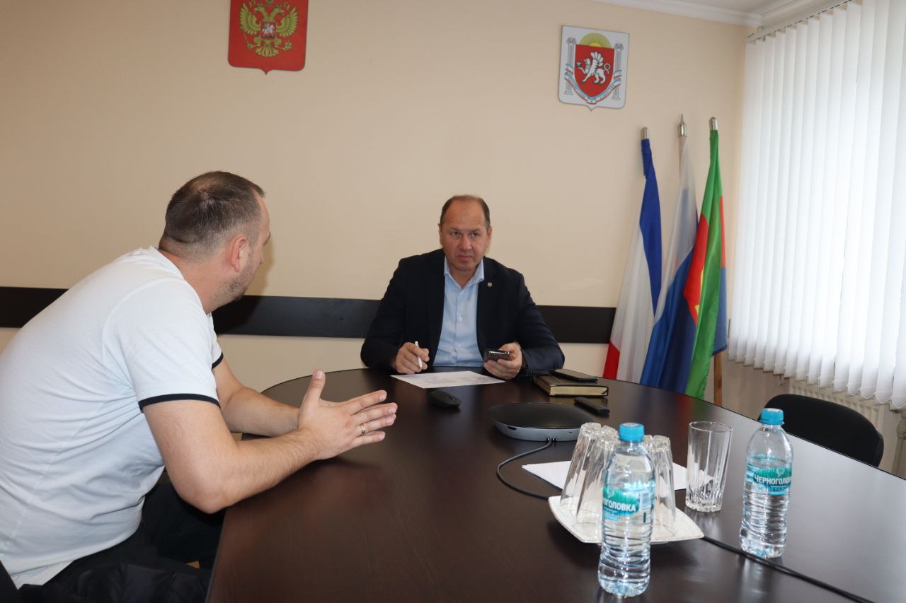 Владислав Хаджиев: Провёл еженедельный приём граждан Владислав Хаджиев: Провёл еженедельный приём граждан