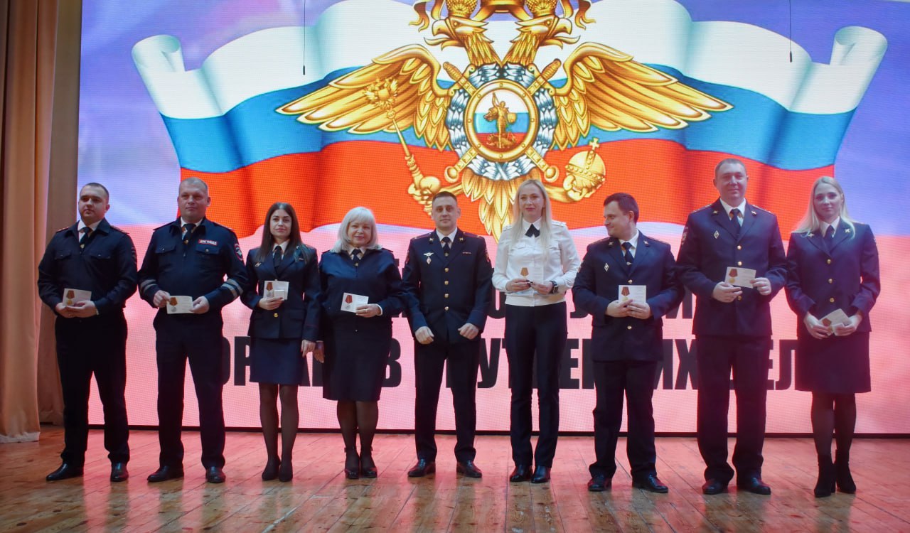 Галина Огнёва: В торжественной обстановке поздравила сотрудников ОМВД России по г. Алуште с профессиональным праздником Галина Огнёва: В торжественной обстановке поздравила сотрудников ОМВД России по г. Алуште с профессиональным праздником