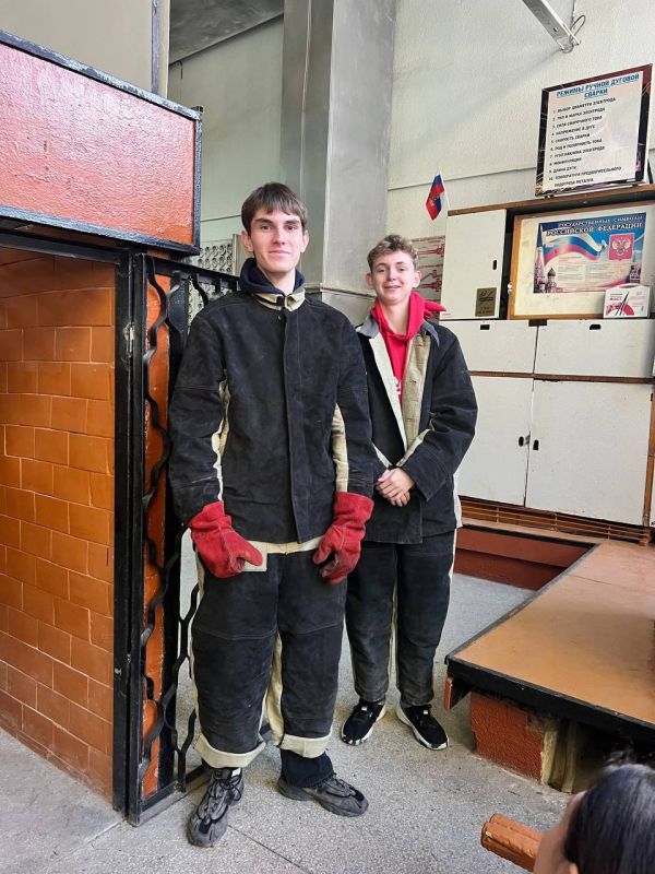 В Крыму продолжаются профориентационные мероприятия для школьников В Крыму продолжаются профориентационные мероприятия для школьников