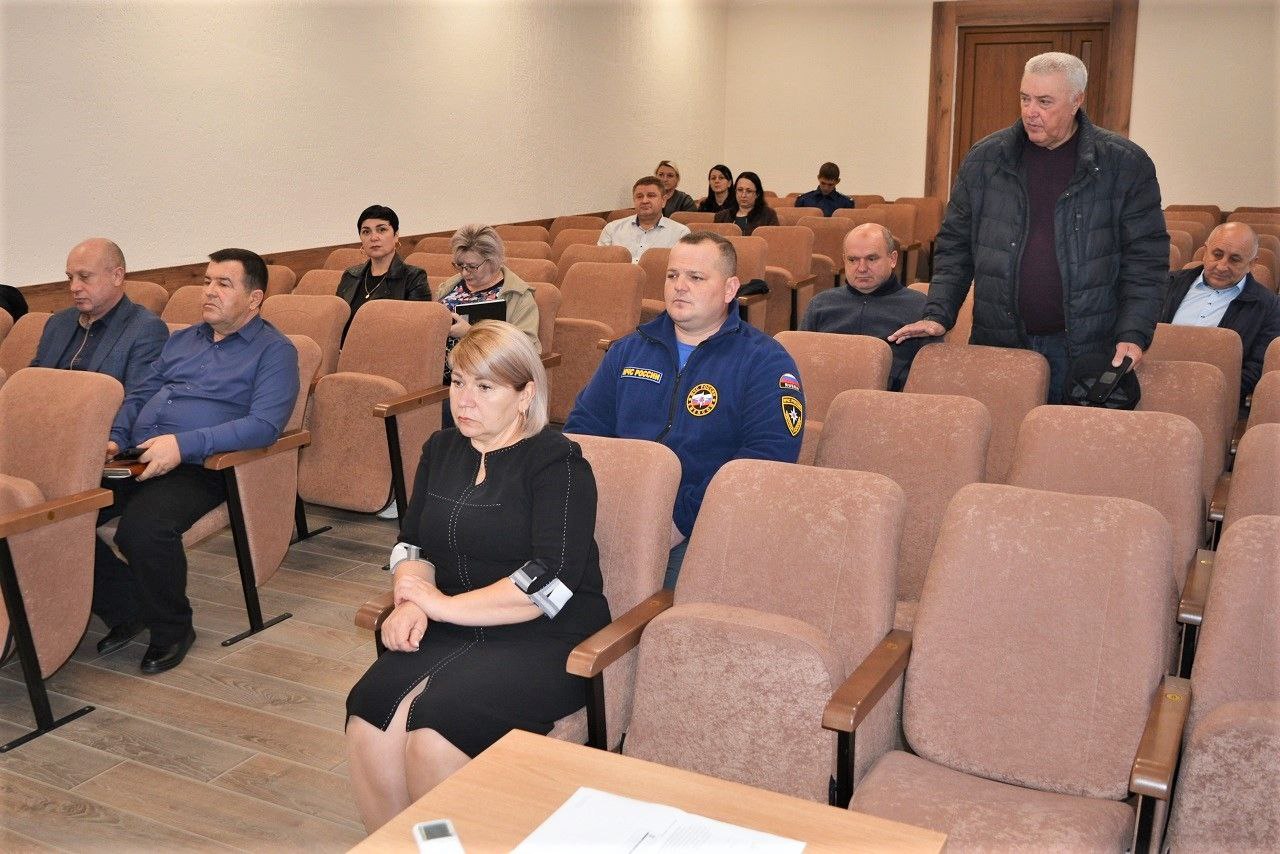 Александр Соколовский: При участии заместителя председателя районного совета Елены Стельмах провёл аппаратное совещание с руководителями предприятий, организаций и служб района Александр Соколовский: При участии заместителя председателя районного совета Елены Стельмах провёл аппаратное совещание с руководителями предприятий, организаций и служб района