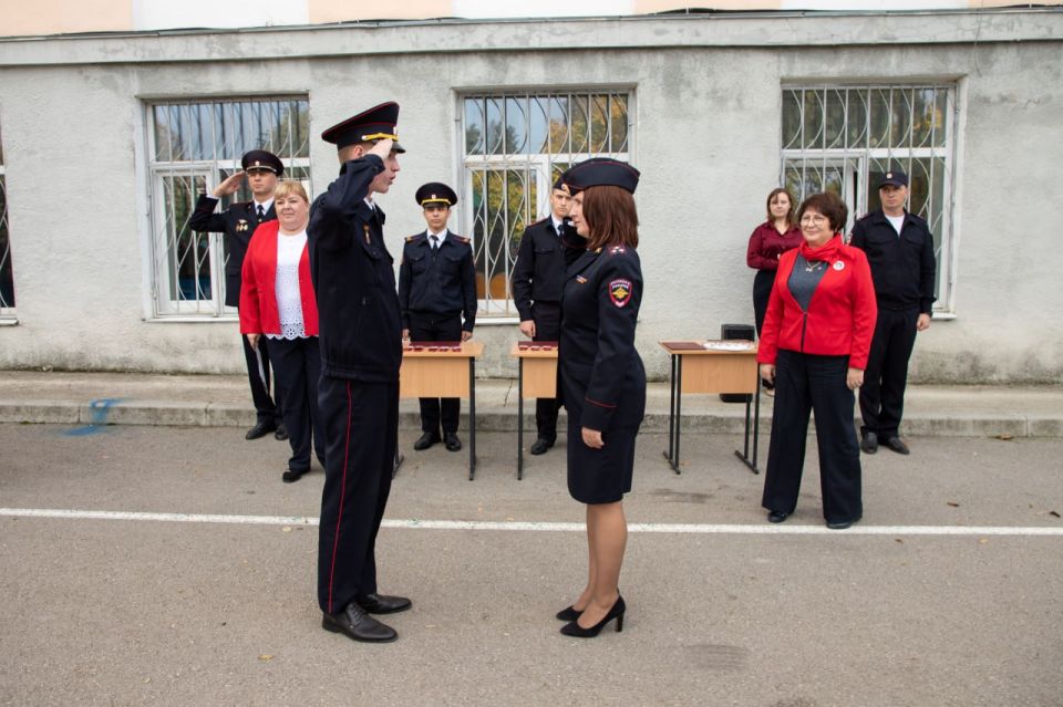 Заместитель начальника Управления МВД России по г. Севастополю полковник полиции Жанна Данилина приняла участие в церемонии вручения первых паспортов и приведении к Клятве и Обещанию кадет органов внутренних дел