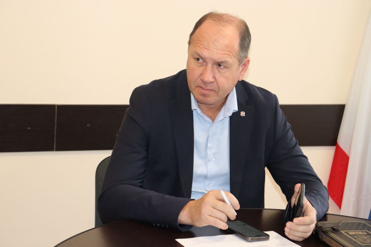 Владислав Хаджиев: Провёл еженедельный приём граждан Владислав Хаджиев: Провёл еженедельный приём граждан