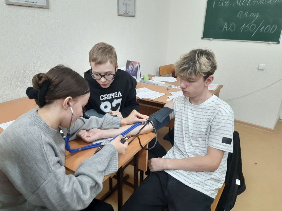 В Крыму продолжаются профориентационные мероприятия для школьников В Крыму продолжаются профориентационные мероприятия для школьников