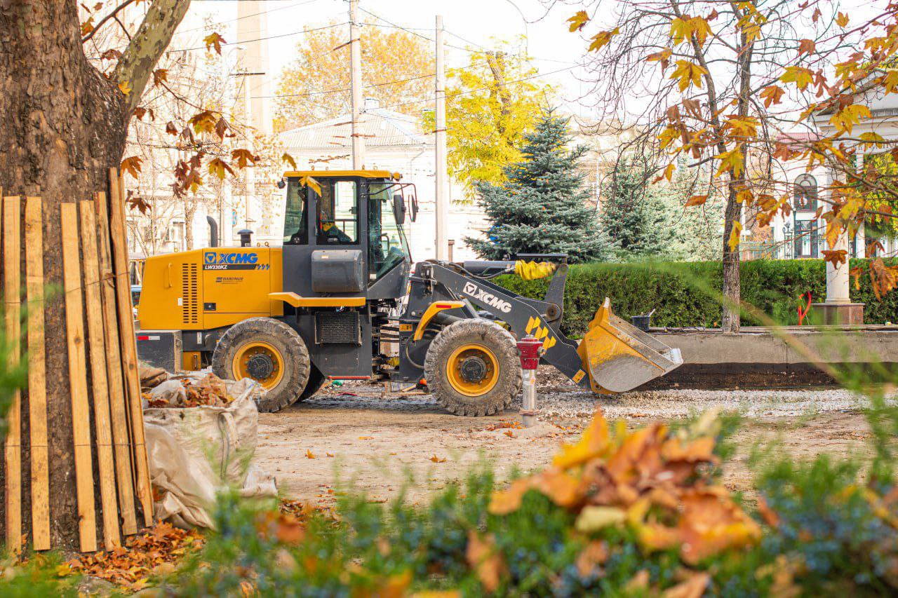 В Симферополе продолжается благоустройство двух территорий отдыха