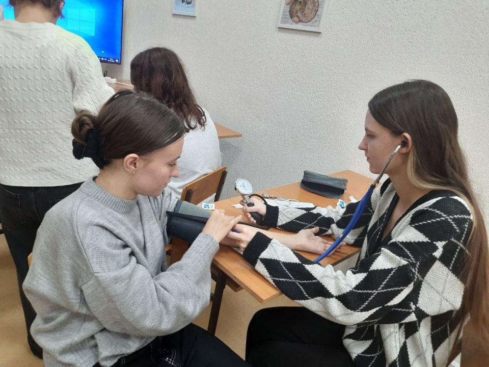 В Крыму продолжаются профориентационные мероприятия для школьников В Крыму продолжаются профориентационные мероприятия для школьников