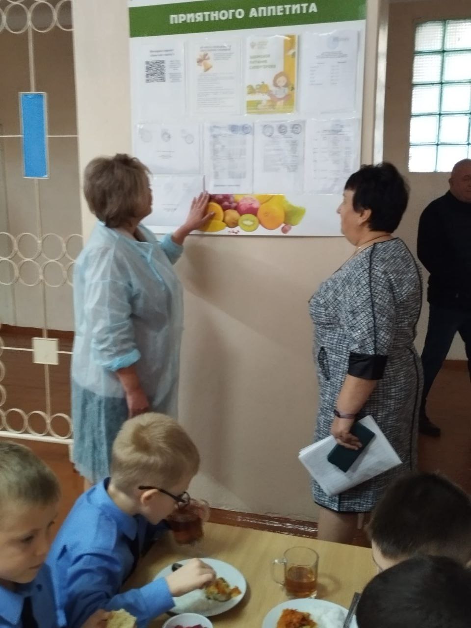 В рамках системного контроля за организацией питания в образовательных учреждениях Керчи проводятся внеплановые выездные проверки В рамках системного контроля за организацией питания в образовательных учреждениях Керчи проводятся внеплановые выездные проверки