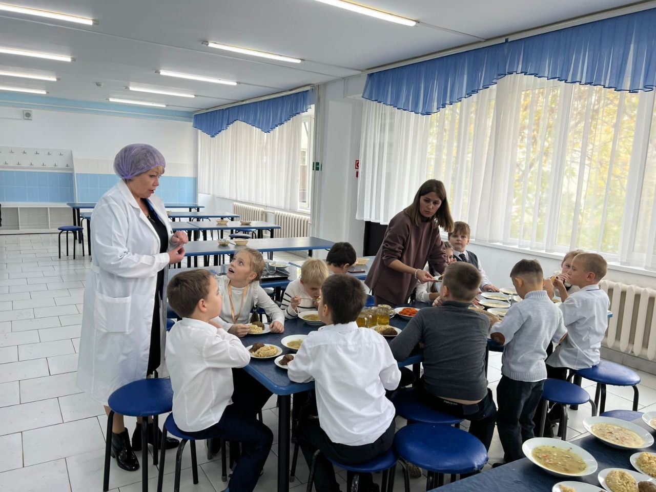 В рамках системного контроля за организацией питания в образовательных учреждениях Керчи проводятся внеплановые выездные проверки В рамках системного контроля за организацией питания в образовательных учреждениях Керчи проводятся внеплановые выездные проверки