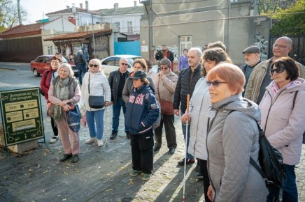 В Евпатории провели первую экскурсию для незрячих и слабовидящих людей