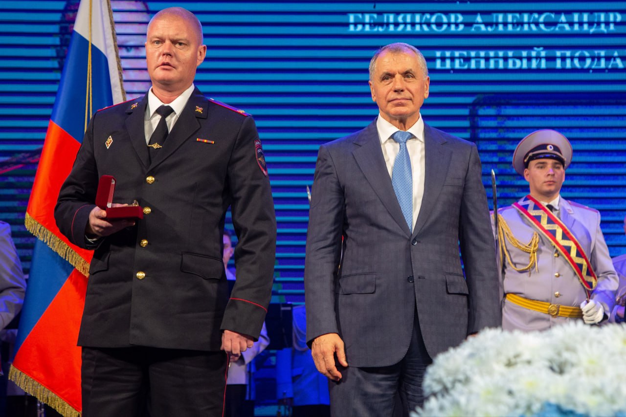 Константинов поздравил сотрудников МВД Крыма с профессиональным праздником Константинов поздравил сотрудников МВД Крыма с профессиональным праздником