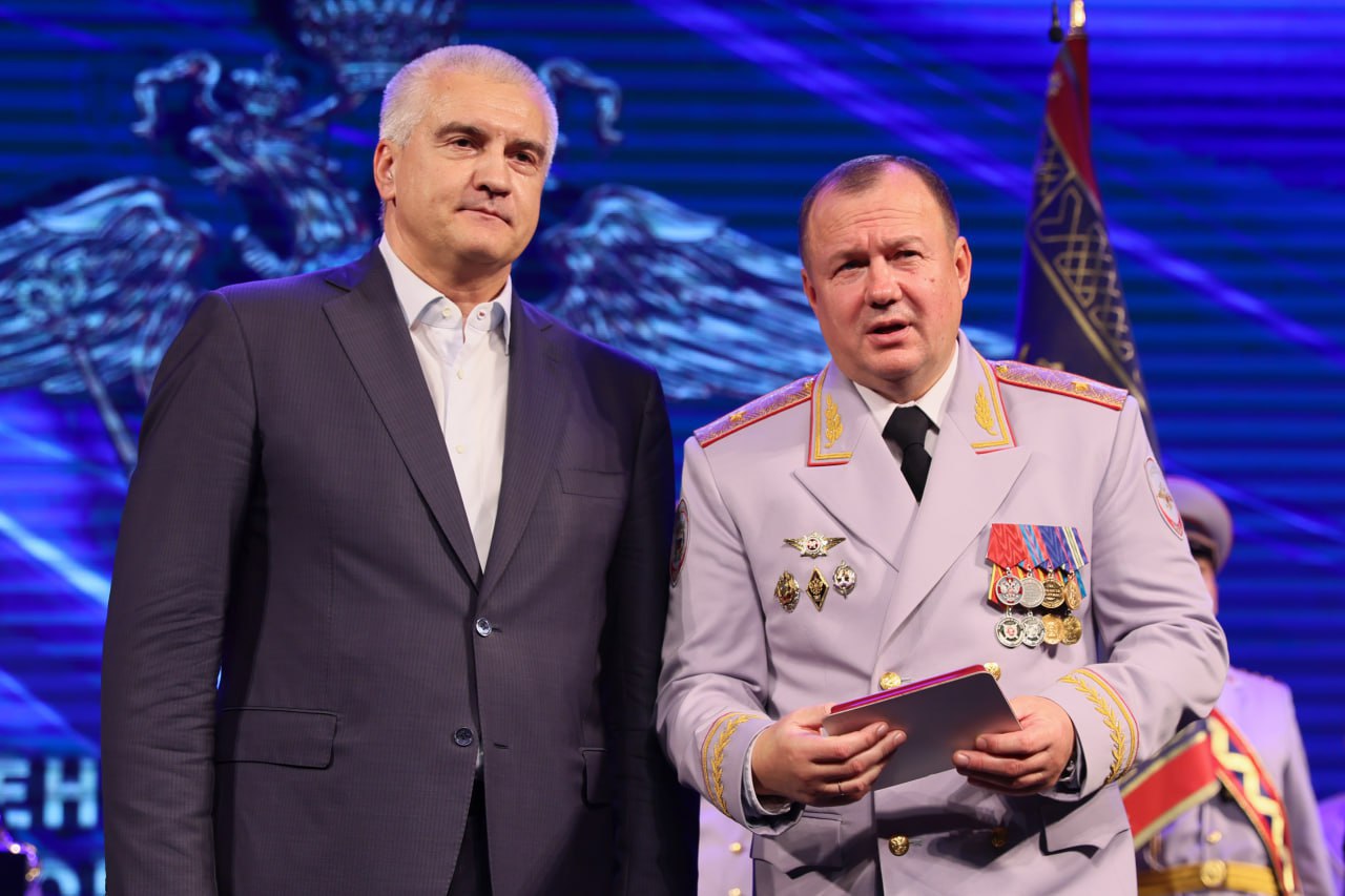Аксёнов поздравил крымских правоохранителей с профессиональным праздником Аксёнов поздравил крымских правоохранителей с профессиональным праздником
