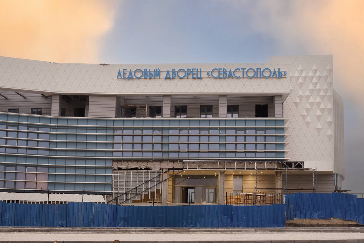 В Севастополе стартовали работы по устройству ледового поля на катке на Лабораторном шоссе