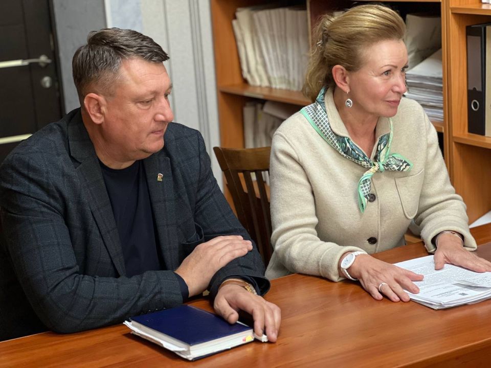Игорь Ивин: Межевание границ при проведении благоустройства двора, урегулирование соседских споров, оказание помощи в переносе нестационарных торговых объектов – с такими вопросами жители города обратились ко мне на личным... Игорь Ивин: Межевание границ при проведении благоустройства двора, урегулирование соседских споров, оказание помощи в переносе нестационарных торговых объектов – с такими вопросами жители города обратились ко мне на личным...