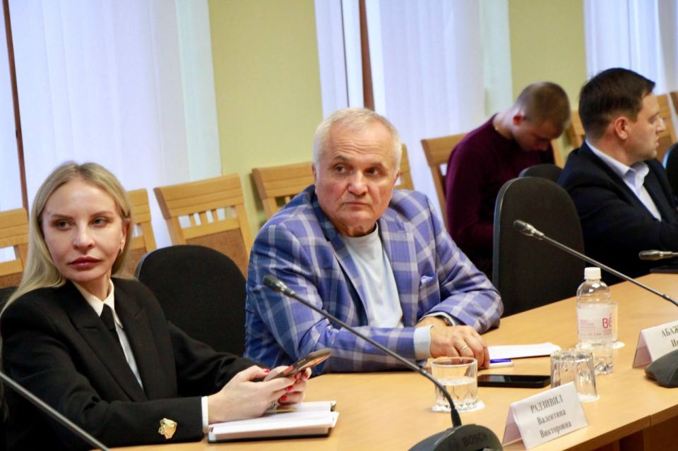 Вместе с коллегами из Общественной палаты принял участие в совместном заседании Комитета Госсовета по межнациональным отношениям и Комитета Госсовета по народной дипломатии Вместе с коллегами из Общественной палаты принял участие в совместном заседании Комитета Госсовета по межнациональным отношениям и Комитета Госсовета по народной дипломатии