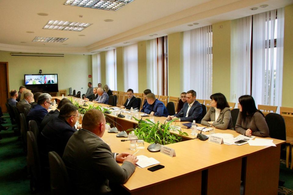 Вместе с коллегами из Общественной палаты принял участие в совместном заседании Комитета Госсовета по межнациональным отношениям и Комитета Госсовета по народной дипломатии Вместе с коллегами из Общественной палаты принял участие в совместном заседании Комитета Госсовета по межнациональным отношениям и Комитета Госсовета по народной дипломатии