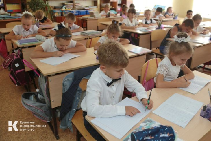 В связи с проведением аварийно-восстановительных работ на Мойнакском напорном коллекторе в школах Евпатории и поселка Заозёрное сегодня ввели сокращенный учебный день