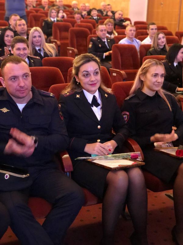 10 ноября 2025 года в зрительном зале Красноперекопского городского Дворца культуры прошла торжественная церемония награждения сотрудников органов внутренних дел Российской Федерации, посвященная этому профессиональному... 10 ноября 2025 года в зрительном зале Красноперекопского городского Дворца культуры прошла торжественная церемония награждения сотрудников органов внутренних дел Российской Федерации, посвященная этому профессиональному...