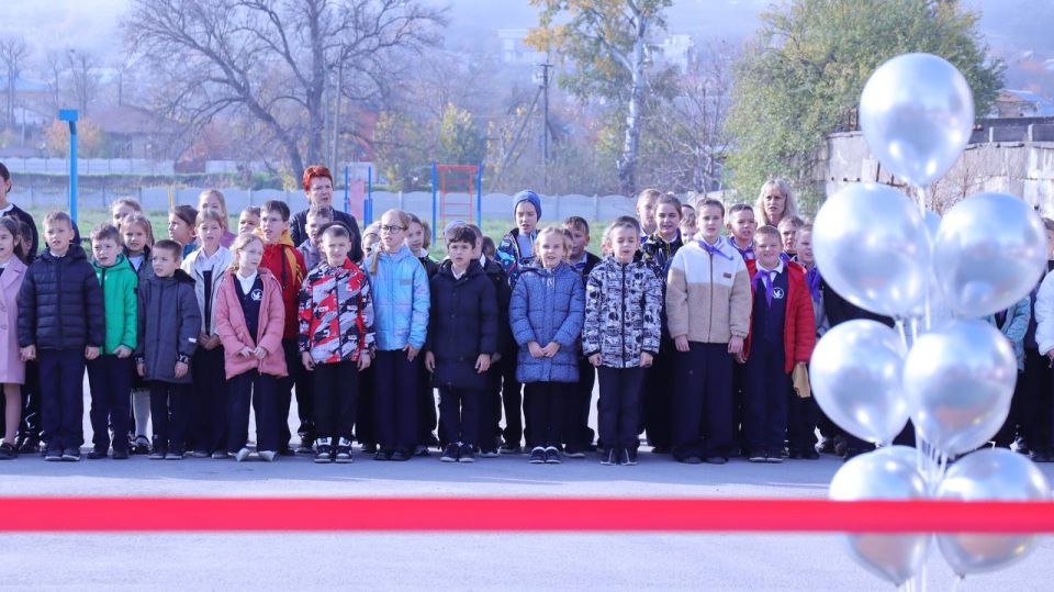 Анастасия Гридчина: В Мирновской школе №2 Симферопольского района сегодня распахнула свои двери новая, многофункциональная детская площадка, став живописным уголком радости и спорта для учеников и жителей Мирновского... Анастасия Гридчина: В Мирновской школе №2 Симферопольского района сегодня распахнула свои двери новая, многофункциональная детская площадка, став живописным уголком радости и спорта для учеников и жителей Мирновского...
