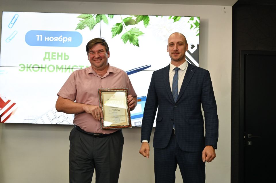 Руководство Министерства экономического развития Республики Крым поздравило коллектив ведомства с Днём экономиста Руководство Министерства экономического развития Республики Крым поздравило коллектив ведомства с Днём экономиста