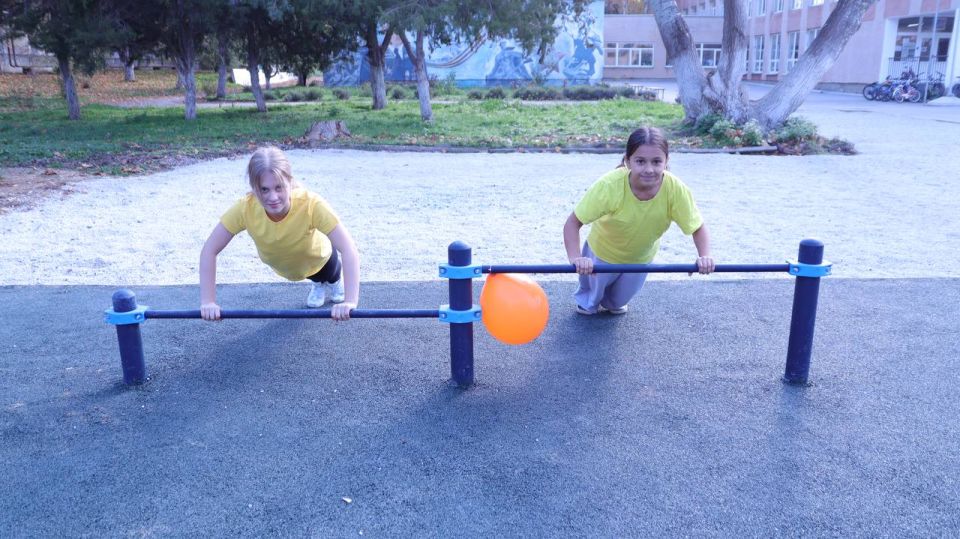 Анастасия Гридчина: В Мирновской школе №2 Симферопольского района сегодня распахнула свои двери новая, многофункциональная детская площадка, став живописным уголком радости и спорта для учеников и жителей Мирновского... Анастасия Гридчина: В Мирновской школе №2 Симферопольского района сегодня распахнула свои двери новая, многофункциональная детская площадка, став живописным уголком радости и спорта для учеников и жителей Мирновского...
