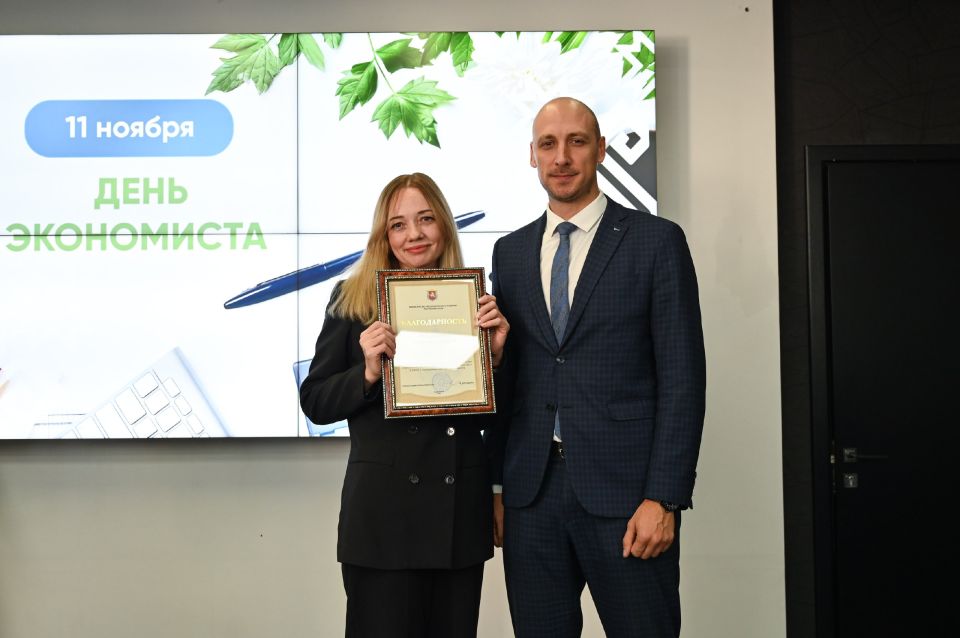Руководство Министерства экономического развития Республики Крым поздравило коллектив ведомства с Днём экономиста Руководство Министерства экономического развития Республики Крым поздравило коллектив ведомства с Днём экономиста