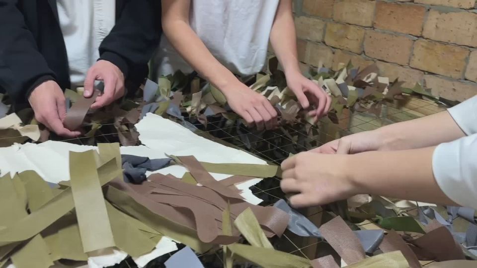 С заботой о защитниках. В гостях у сотрудников «Крымского центра Территориального фонда страховой документации» побывали ребята из школы №35 им. Е.Ф. Дерюгиной г. Симферополя