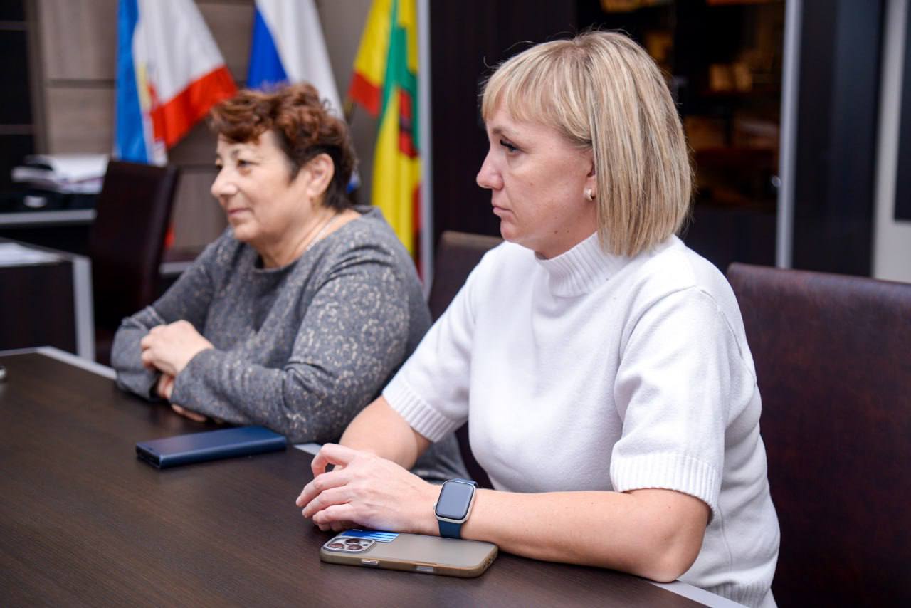 Александр Юрьев: С председателем Межрегиональной Крымской республиканской и г. Севастополя территориальной организации Общероссийского профессионального союза работников государственных учреждений и общественного... Александр Юрьев: С председателем Межрегиональной Крымской республиканской и г. Севастополя территориальной организации Общероссийского профессионального союза работников государственных учреждений и общественного...