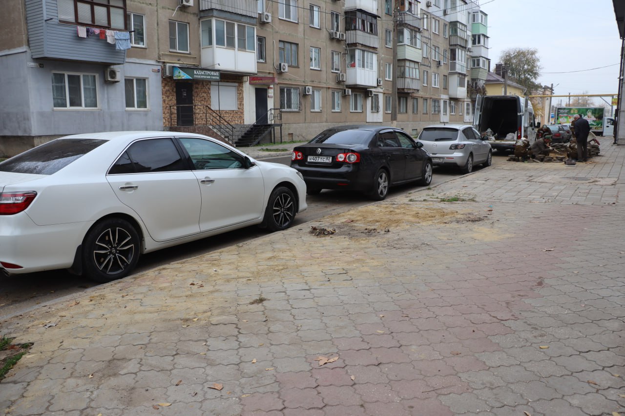 Бригада Службы городского хозяйства завершает частичное восстановление плитки на тротуарах по улице Шлагбаумской — работы ведутся поэтапно и целенаправленно в местах, выявленных в ходе недавнего обследования пешеходных... Бригада Службы городского хозяйства завершает частичное восстановление плитки на тротуарах по улице Шлагбаумской — работы ведутся поэтапно и целенаправленно в местах, выявленных в ходе недавнего обследования пешеходных...