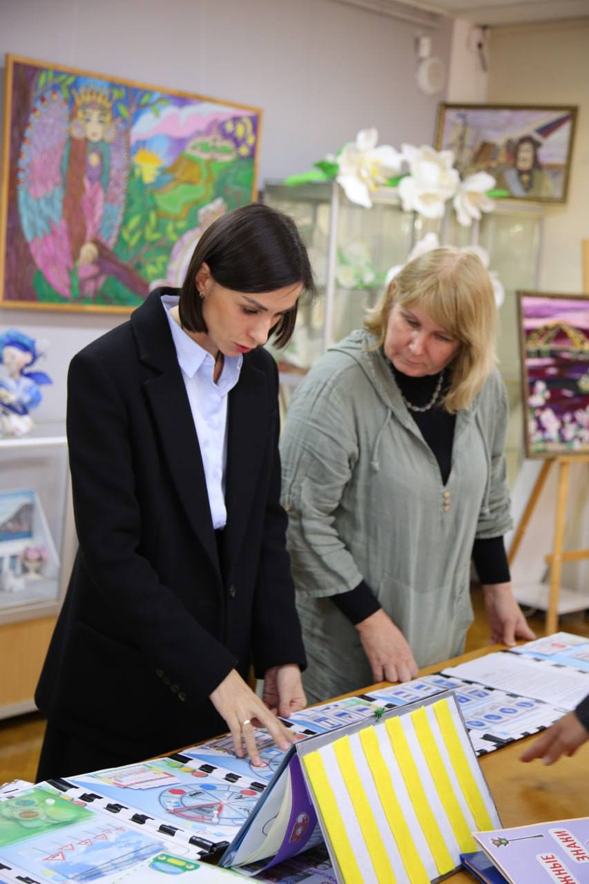 Сотрудники управления Госавтоинспекции Крыма приняли участие в конкурсе детского творчества "Дорога глазами детей" Сотрудники управления Госавтоинспекции Крыма приняли участие в конкурсе детского творчества "Дорога глазами детей"