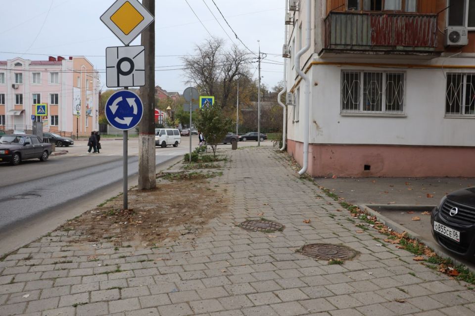 Бригада Службы городского хозяйства завершает частичное восстановление плитки на тротуарах по улице Шлагбаумской — работы ведутся поэтапно и целенаправленно в местах, выявленных в ходе недавнего обследования пешеходных... Бригада Службы городского хозяйства завершает частичное восстановление плитки на тротуарах по улице Шлагбаумской — работы ведутся поэтапно и целенаправленно в местах, выявленных в ходе недавнего обследования пешеходных...