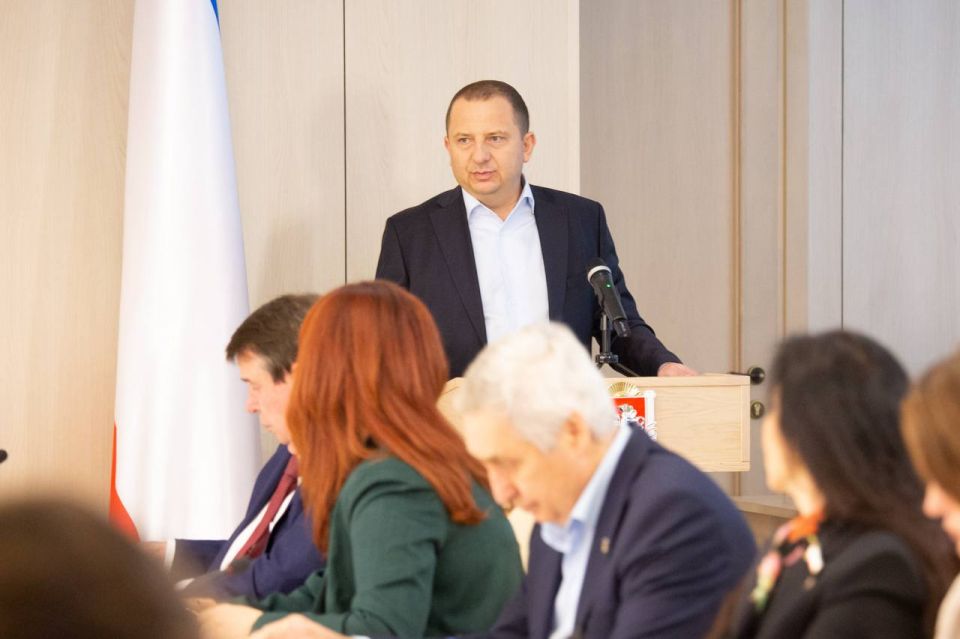 В Госсовете Крыма состоялось очередное заседание Президиума В Госсовете Крыма состоялось очередное заседание Президиума