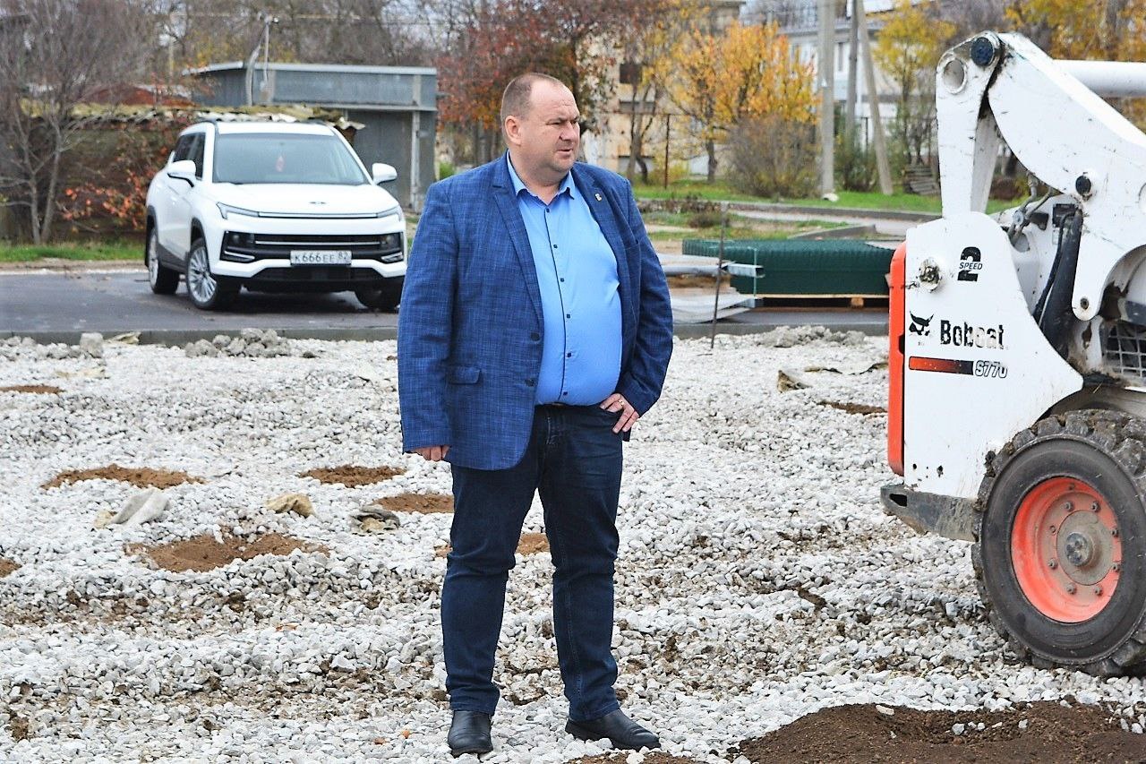 Александр Соколовский: Проверил ход строительства спортивной и многофункциональной площадок в пгт Первомайское по ул. Эдуарда Корпана, 3а. Новый объект для занятия спортом, а также отдыха детей и взрослых сметной стоимостью... Александр Соколовский: Проверил ход строительства спортивной и многофункциональной площадок в пгт Первомайское по ул. Эдуарда Корпана, 3а. Новый объект для занятия спортом, а также отдыха детей и взрослых сметной стоимостью...