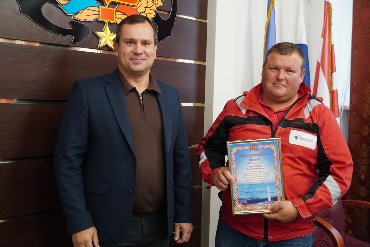 Глава администрации Олег Каторгин вручил городские награды сотрудникам ФАУ «РосКапСтрой» за их важную работу по мониторингу и контролю за строительством и ремонтом объектов, за соблюдением стандартов качества при... Глава администрации Олег Каторгин вручил городские награды сотрудникам ФАУ «РосКапСтрой» за их важную работу по мониторингу и контролю за строительством и ремонтом объектов, за соблюдением стандартов качества при...