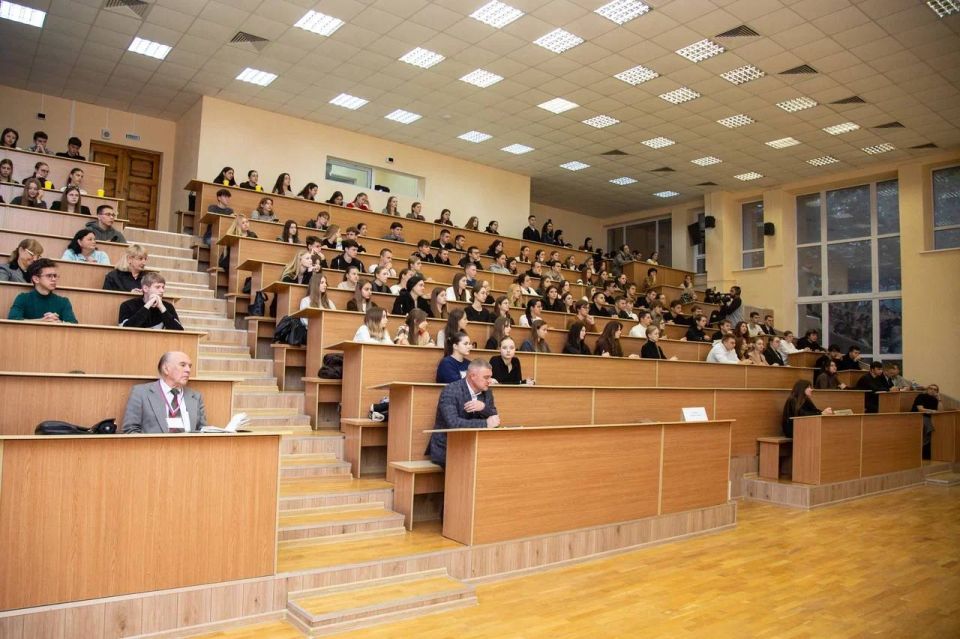 Кирилл Чебышев: Сегодня принял участие во II Международной научно-практической конференции «Перспективные направления развития государственного и муниципального управления», которая прошла в Институте экономики и управления... Кирилл Чебышев: Сегодня принял участие во II Международной научно-практической конференции «Перспективные направления развития государственного и муниципального управления», которая прошла в Институте экономики и управления...