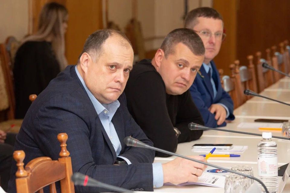 Комитет по государственному строительству и местному самоуправлению согласовал проект бюджета на ближайшие три года Комитет по государственному строительству и местному самоуправлению согласовал проект бюджета на ближайшие три года