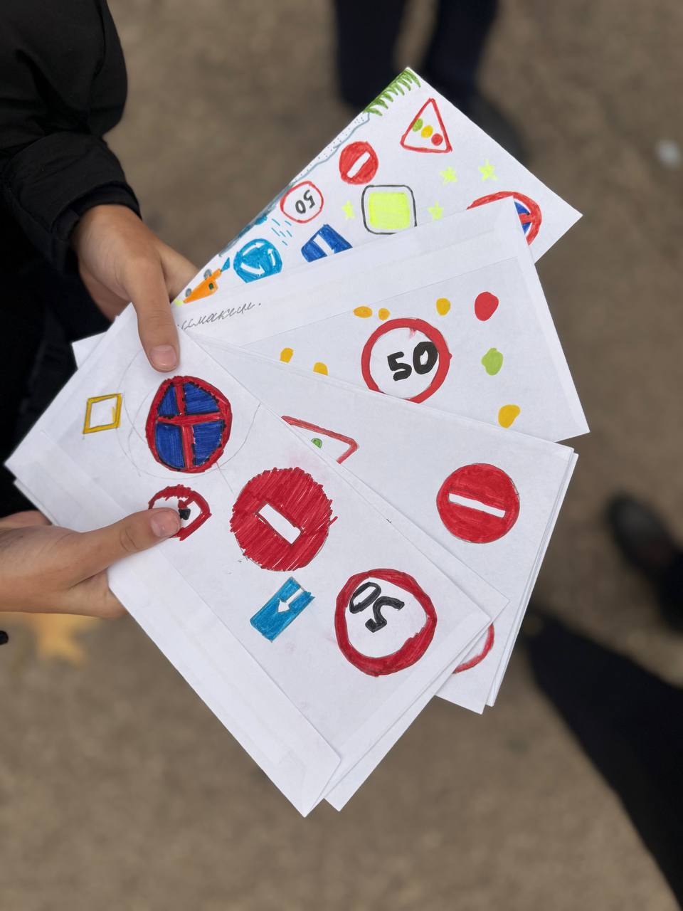 В преддверии Всемирного дня памяти жертв дорожно-транспортных происшествий сотрудники Госавтоинспекции совместно с юными помощниками призвали водителей быть внимательными и соблюдать правила на дорогах В преддверии Всемирного дня памяти жертв дорожно-транспортных происшествий сотрудники Госавтоинспекции совместно с юными помощниками призвали водителей быть внимательными и соблюдать правила на дорогах