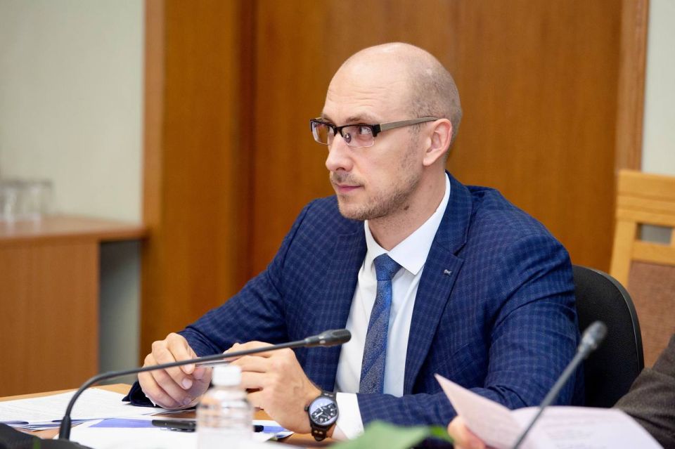 Профильный Комитет обсудил трёхлетний бюджет на развитие промышленного комплекса и предпринимательства Профильный Комитет обсудил трёхлетний бюджет на развитие промышленного комплекса и предпринимательства