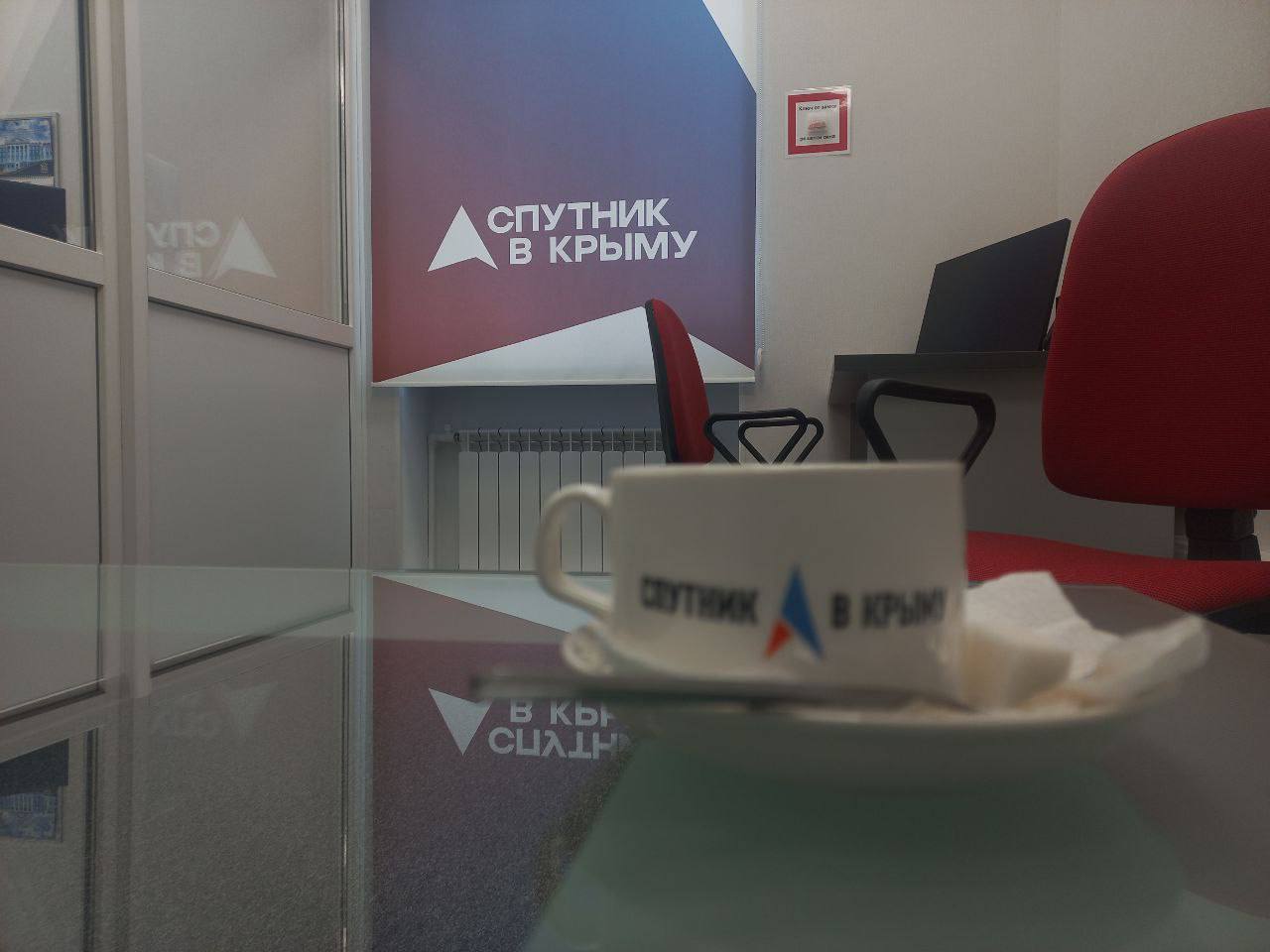 12 ноября в прямом эфир радио «Спутник в Крыму» с радиоведущей Светланой Разиной обсудили замену аварийного участка канализационного коллектора в районе насосной станции «Мойнакская» города Евпатории