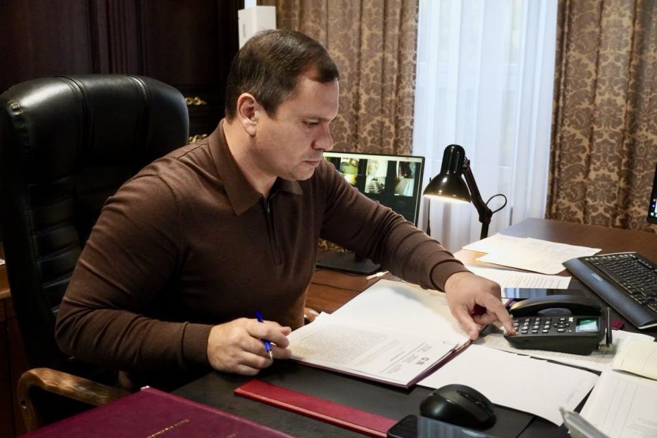 Глава администрации Олег Каторгин провел прием граждан и пообщался с жителями в режиме телефонной линии Глава администрации Олег Каторгин провел прием граждан и пообщался с жителями в режиме телефонной линии
