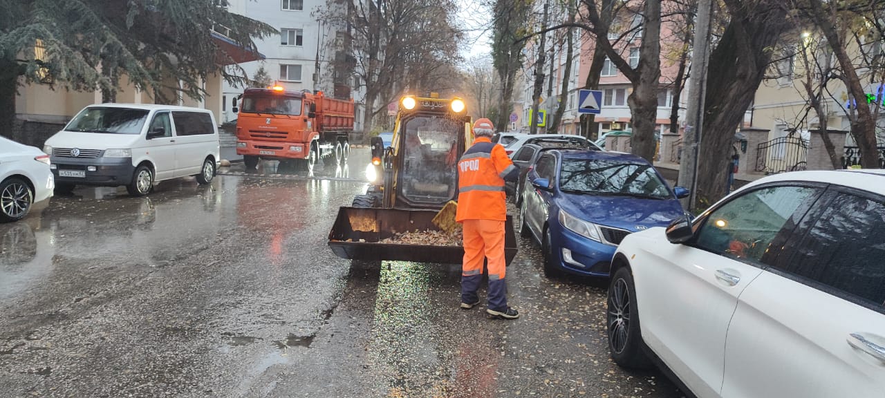 Невзирая на погодные условия, сотрудники МБУ «Город» неустанно трудятся, чтобы наш Симферополь оставался чистым и уютным! Невзирая на погодные условия, сотрудники МБУ «Город» неустанно трудятся, чтобы наш Симферополь оставался чистым и уютным!