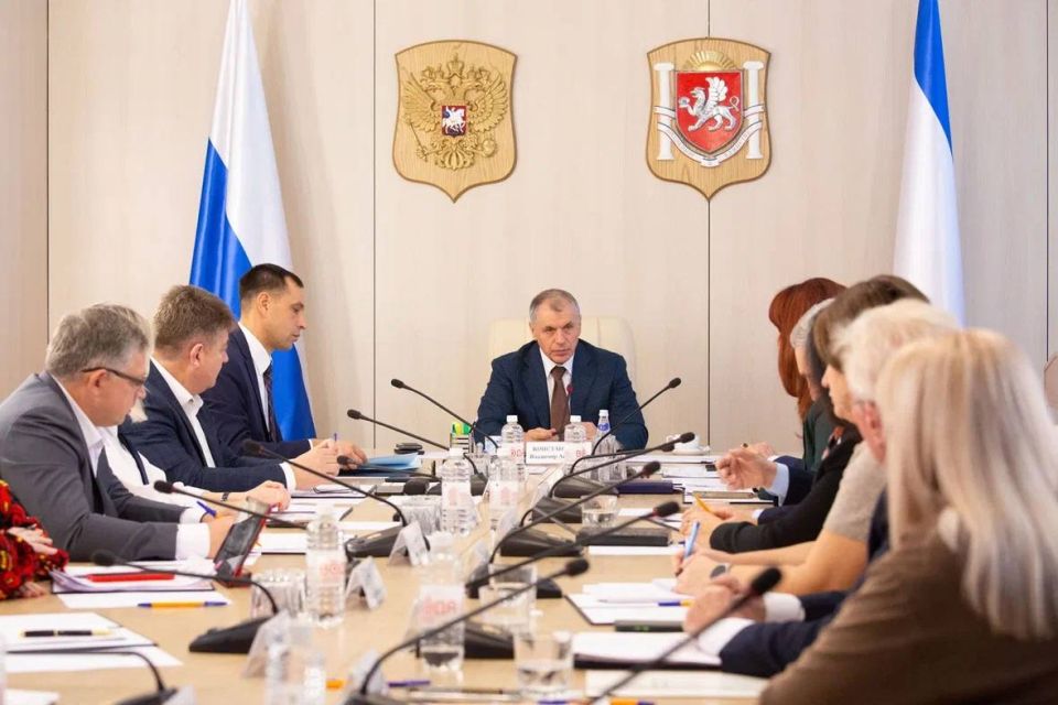 В Госсовете Крыма состоялось очередное заседание Президиума В Госсовете Крыма состоялось очередное заседание Президиума