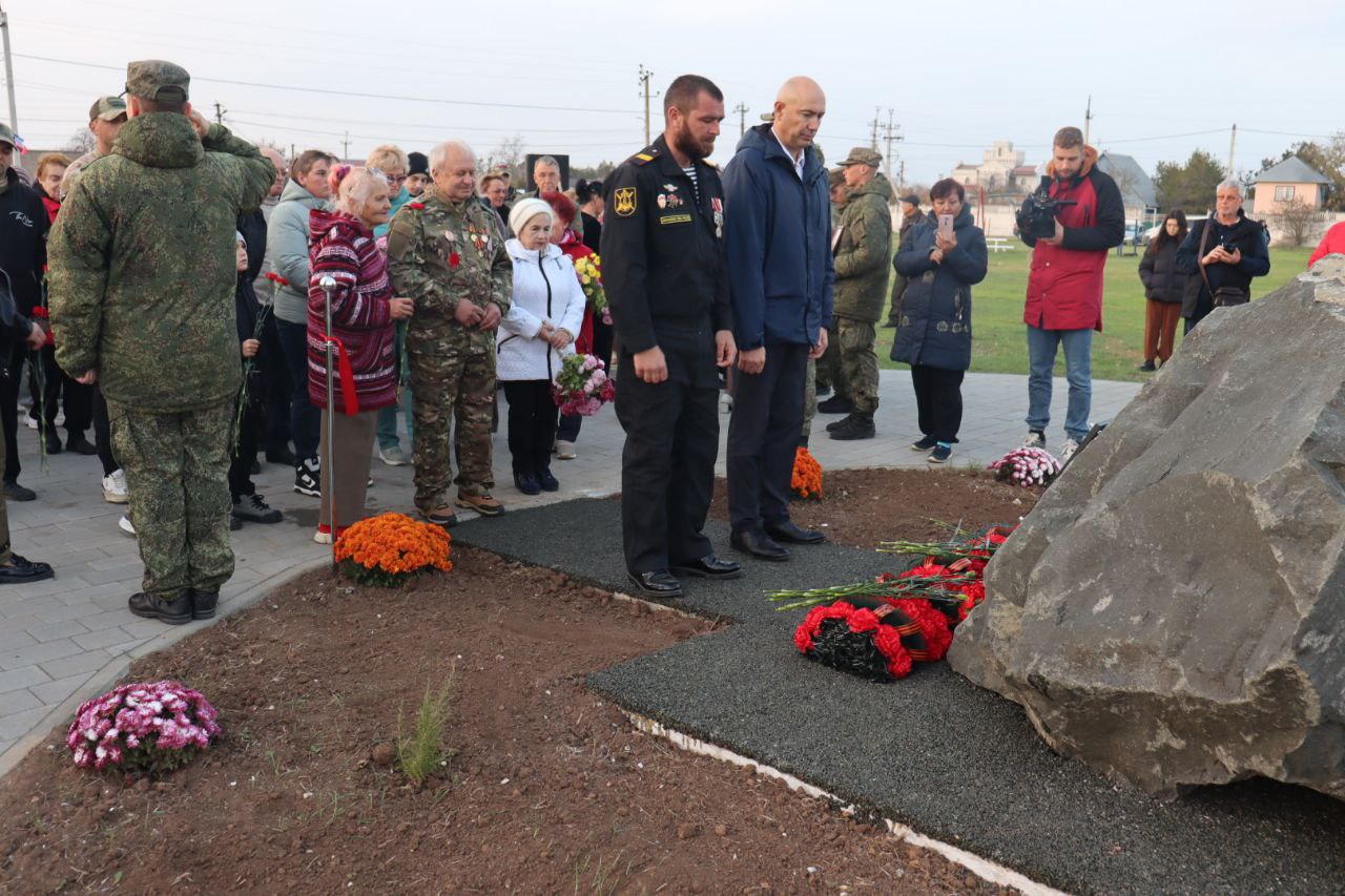 В селе Витино открыли Парк славы и памяти участников спецоперации «ZOV» В селе Витино открыли Парк славы и памяти участников спецоперации «ZOV»
