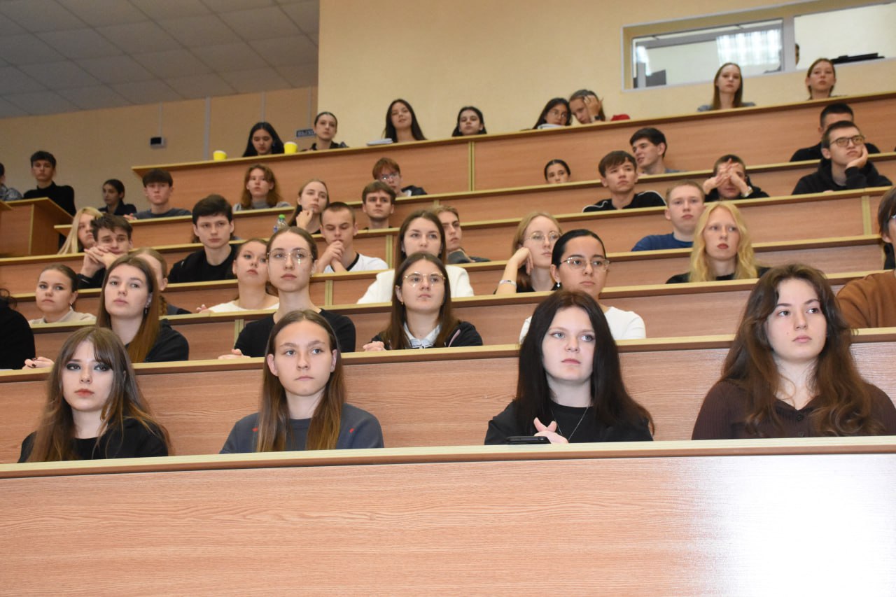 Екатерина Юровских рассказала студентам института об основных итогах и перспективах деятельности Минимущества Крыма Екатерина Юровских рассказала студентам института об основных итогах и перспективах деятельности Минимущества Крыма