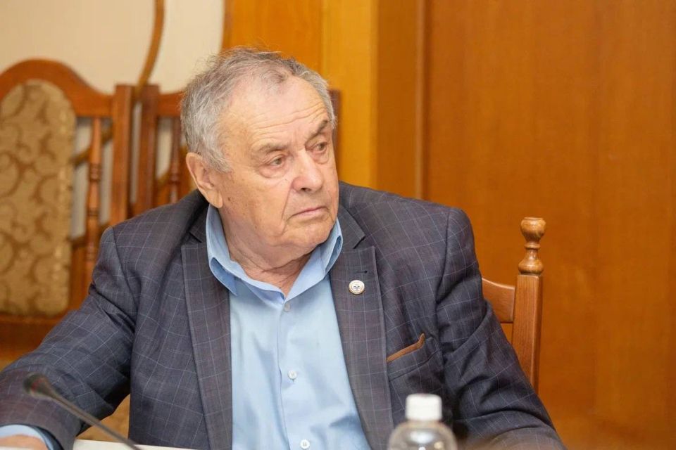Комитет по государственному строительству и местному самоуправлению согласовал проект бюджета на ближайшие три года Комитет по государственному строительству и местному самоуправлению согласовал проект бюджета на ближайшие три года