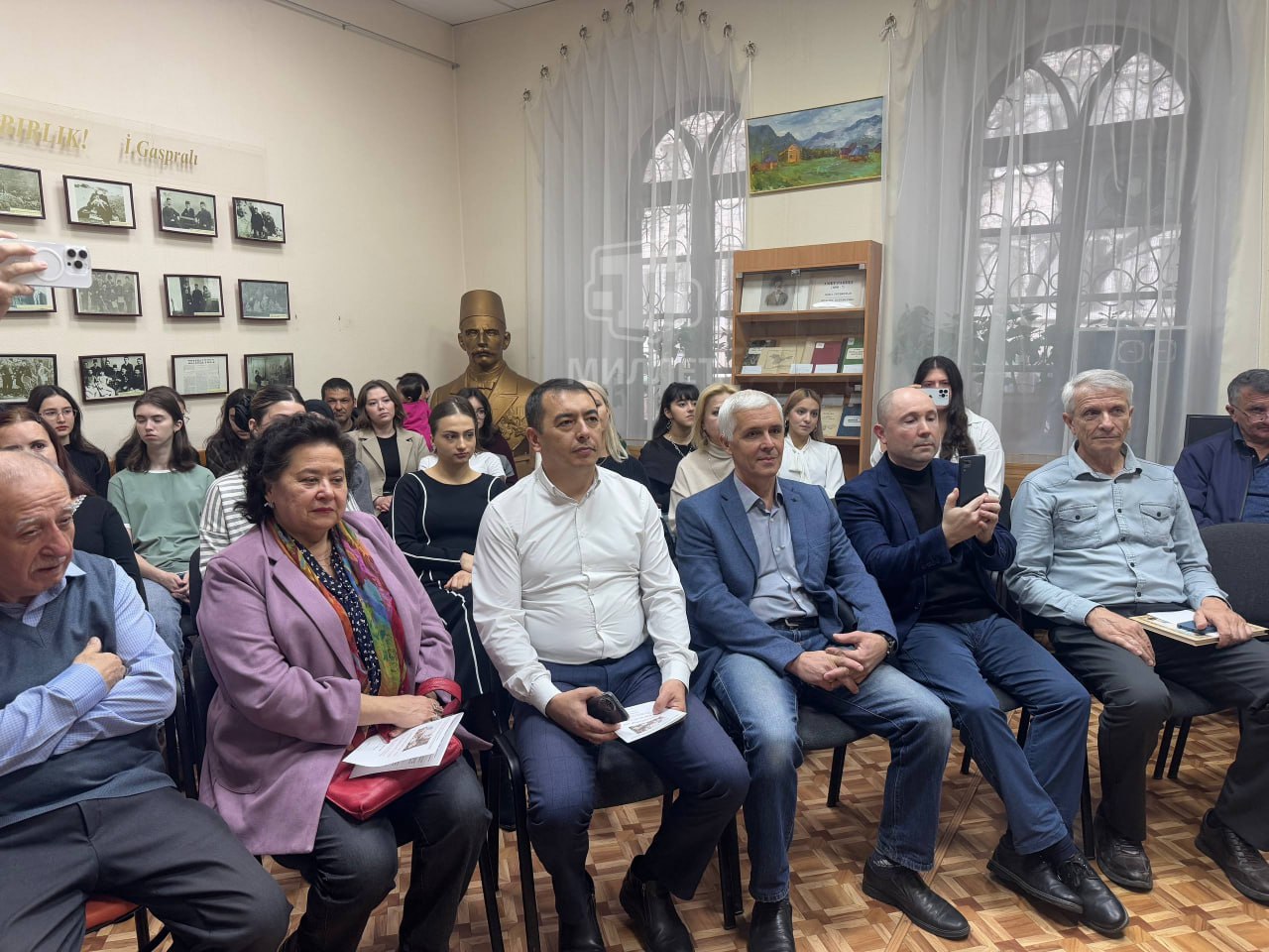 В Республиканской крымскотатарской библиотеке имени И. Гаспринского прошёл праздник, посвящённый Дню крымскотатарской письменности и культуры В Республиканской крымскотатарской библиотеке имени И. Гаспринского прошёл праздник, посвящённый Дню крымскотатарской письменности и культуры