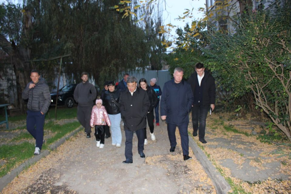 Владимир Ким: Совместно с Главой муниципального образования Иваном Козыревым провели встречу с жильцами многоквартирного дома на Десантников, 10