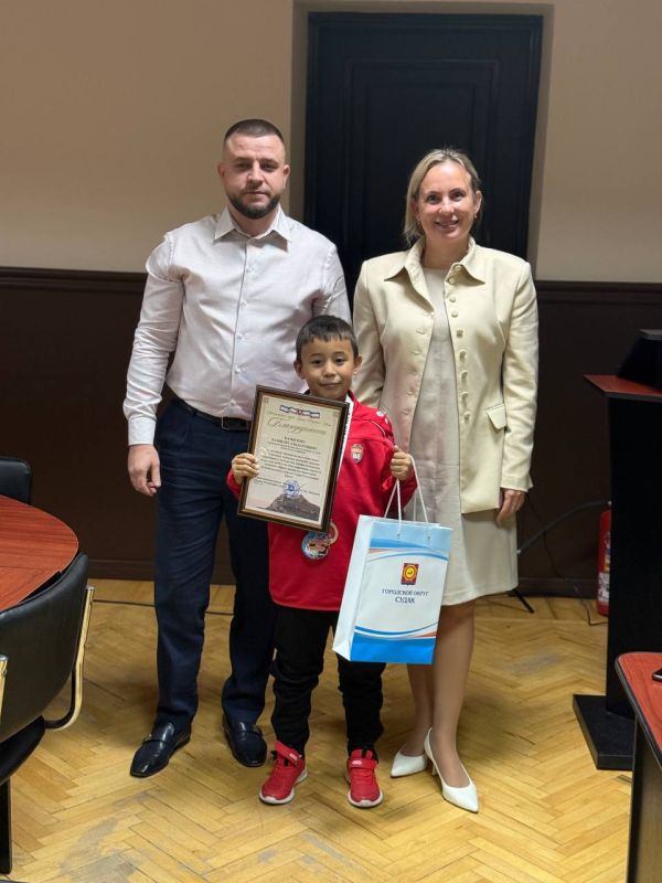 В администрации города чествовали спортсменов судакского спортклуба "НСК88" – серебряных призеров Всероссийского турнира Кубка России по футболу в Сочи В администрации города чествовали спортсменов судакского спортклуба "НСК88" – серебряных призеров Всероссийского турнира Кубка России по футболу в Сочи