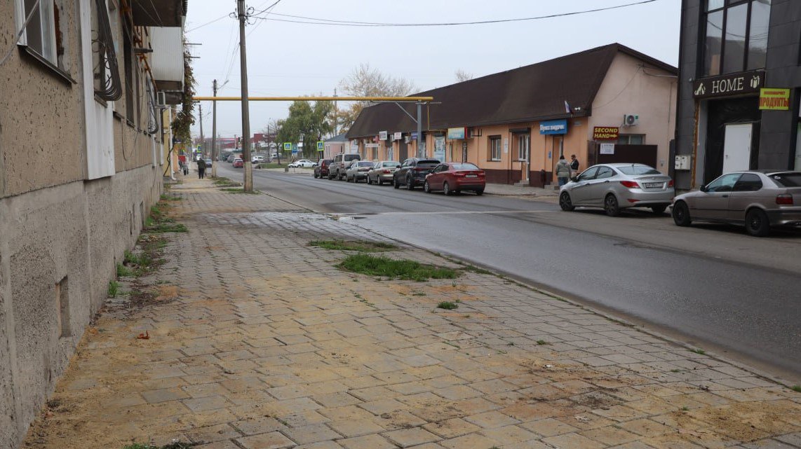 Бригада Службы городского хозяйства завершает частичное восстановление плитки на тротуарах по улице Шлагбаумской — работы ведутся поэтапно и целенаправленно в местах, выявленных в ходе недавнего обследования пешеходных... Бригада Службы городского хозяйства завершает частичное восстановление плитки на тротуарах по улице Шлагбаумской — работы ведутся поэтапно и целенаправленно в местах, выявленных в ходе недавнего обследования пешеходных...